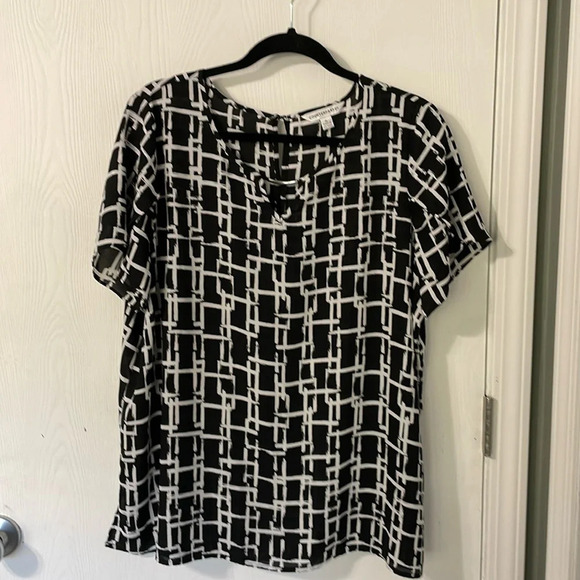 Counterparts Tops - Counterparts NWOT Sheer Black & White Short Sleeve Flowy Blouse Size XL